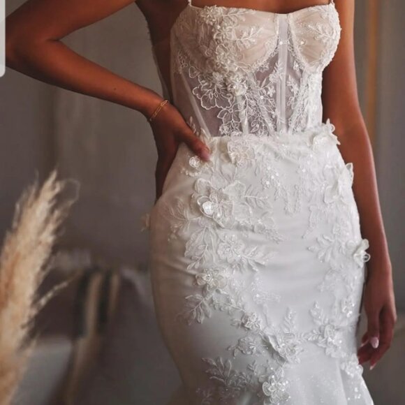 Essence of Australia Wedding Dress - Picture 3 of 5